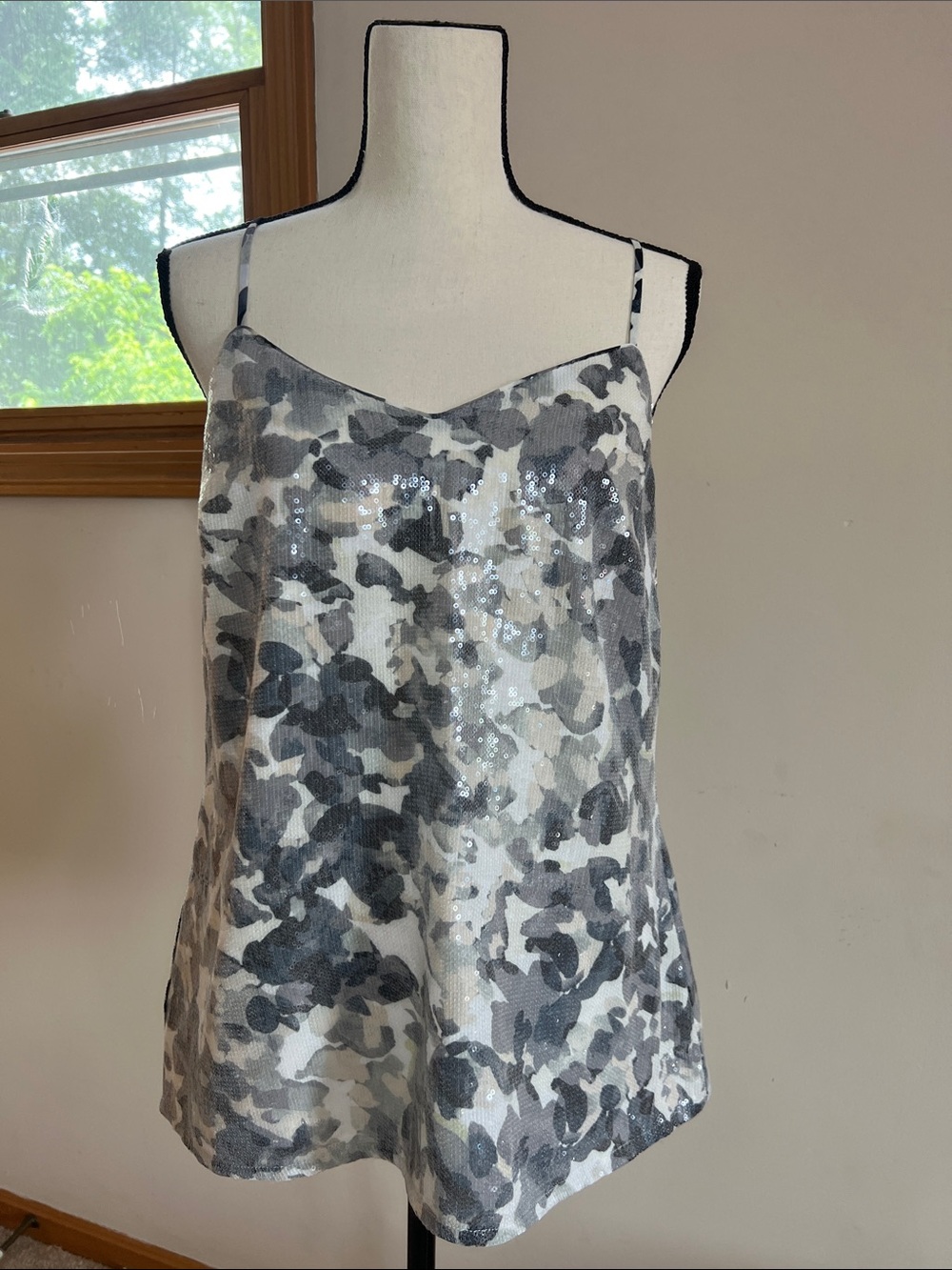 🍌🐪🪩✨Banana Republic Gray and White Sequin Cami Tank